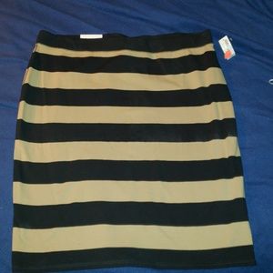 Old Navy striped stretch pencil skirt